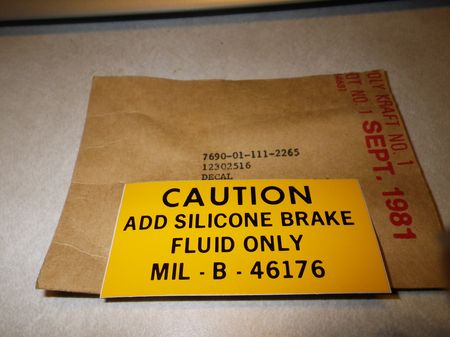 Aufkleber "Brake Fluid Silicone" M-Serie Fahrzeuge, US ARMY