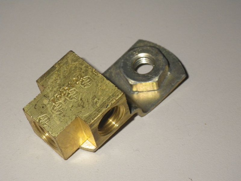 Verteilerstück Bremse Mitte M151 A1 + A2