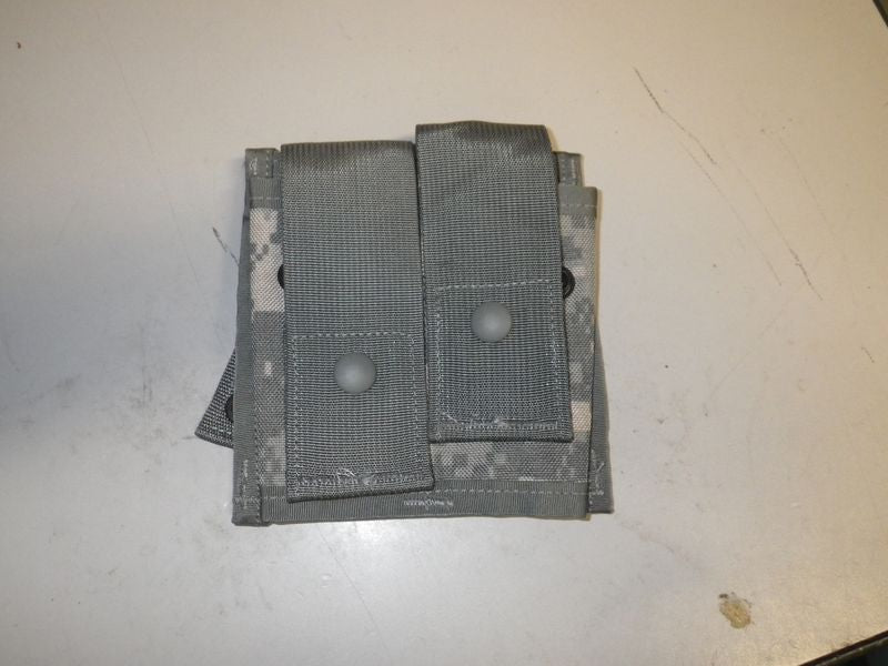 MOLLE II 40 mm Pyrotechnic Pouch double ACU UCP