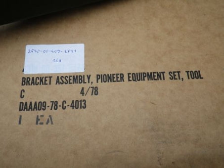 Werkzeughalter M-Serie Fahrzeuge, Oliv, CARC grün, CARC Desert