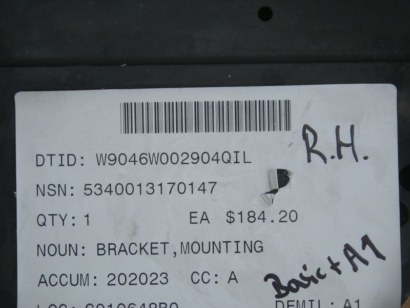 Airlift Bracket R.H.   HMMWV