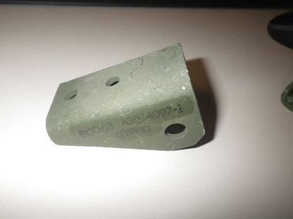Fuss für Funktisch HMMWV / bracket Radio Rack HMMWV 12340134