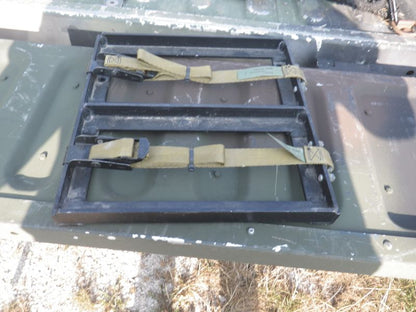 Halter  für Munitionsboxen, HMMWV, M998