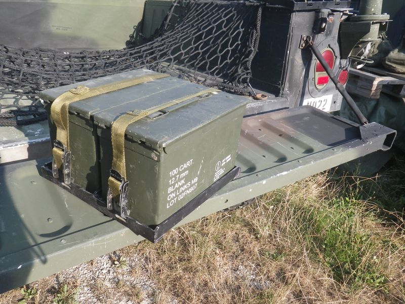 Halter  für Munitionsboxen, HMMWV, M998
