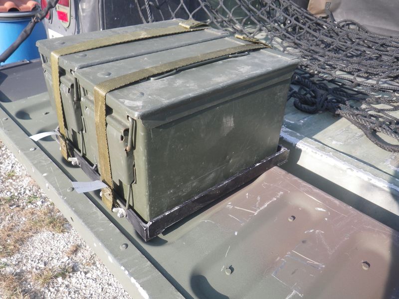 Halter  für Munitionsboxen, HMMWV, M998