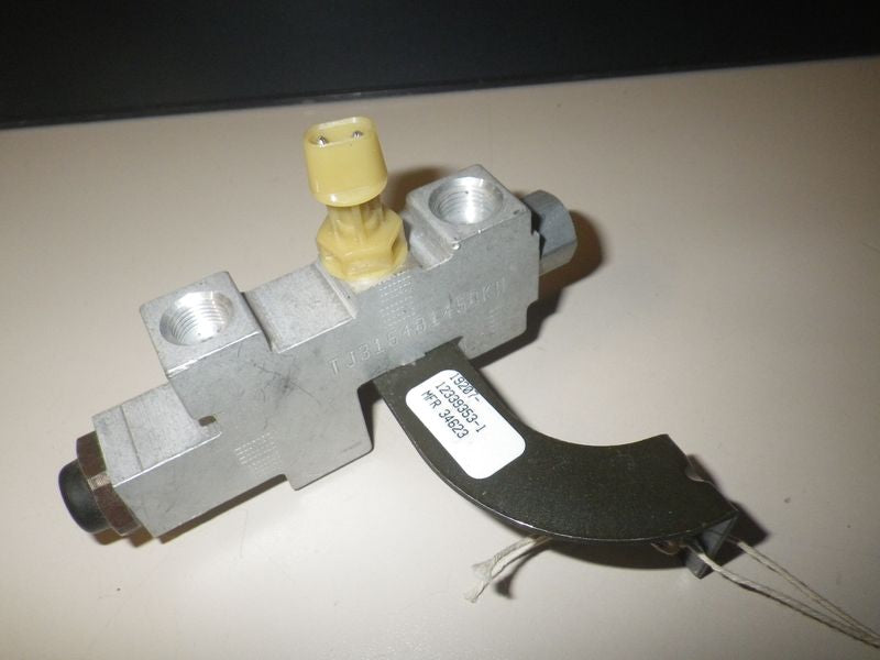 Bremskraftverteiler HMMWV M998
