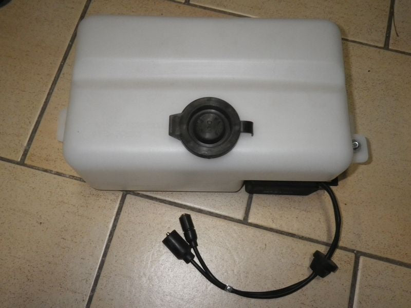 Wischwasserbehälter mit Pumpe HMMWV M998