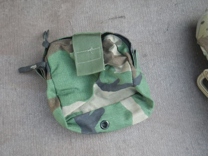 MOLLE II Medic Pocket Woodland   US ARMY