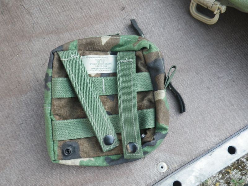 MOLLE II Medic Pocket Woodland   US ARMY