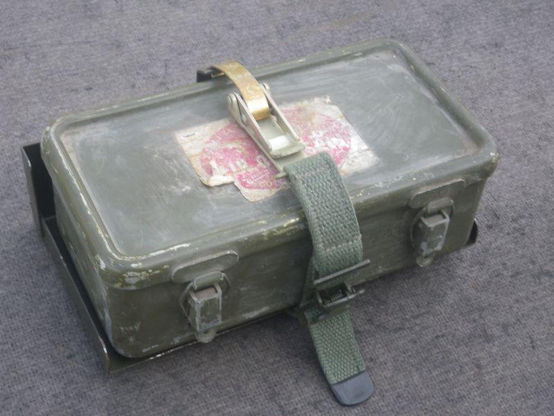 Verbandskastenhalter alte Art, bracket First aid kit